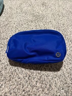 NWT Lululemon Belt Bag - college colbalt